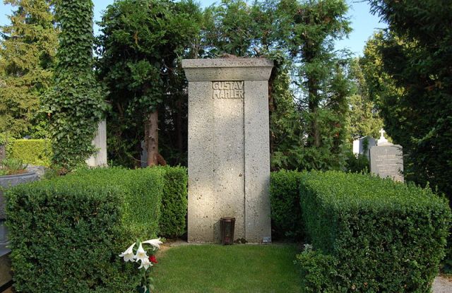 800px-Grinzinger_Friedhof_-_Gustav_Mahler