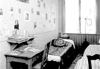 anne-frank-bedroom